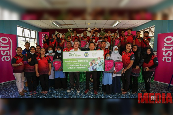 Astro kasih presents rm140,000 to 3 schools in east malaysia for education